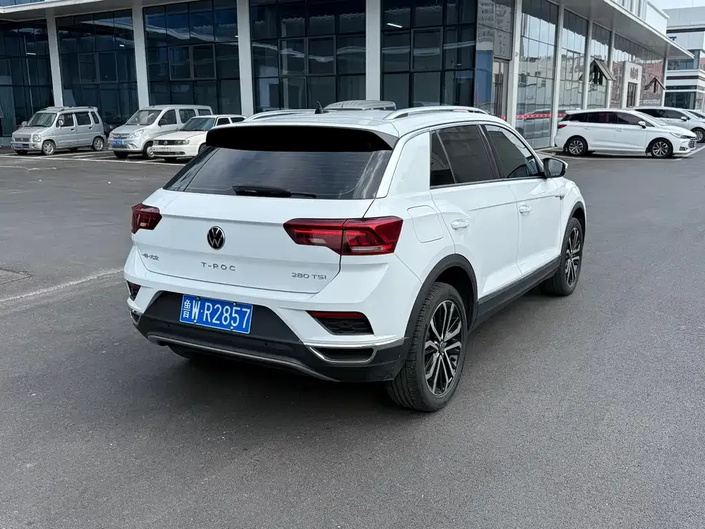 Volkswagen T-Roc — фото 9