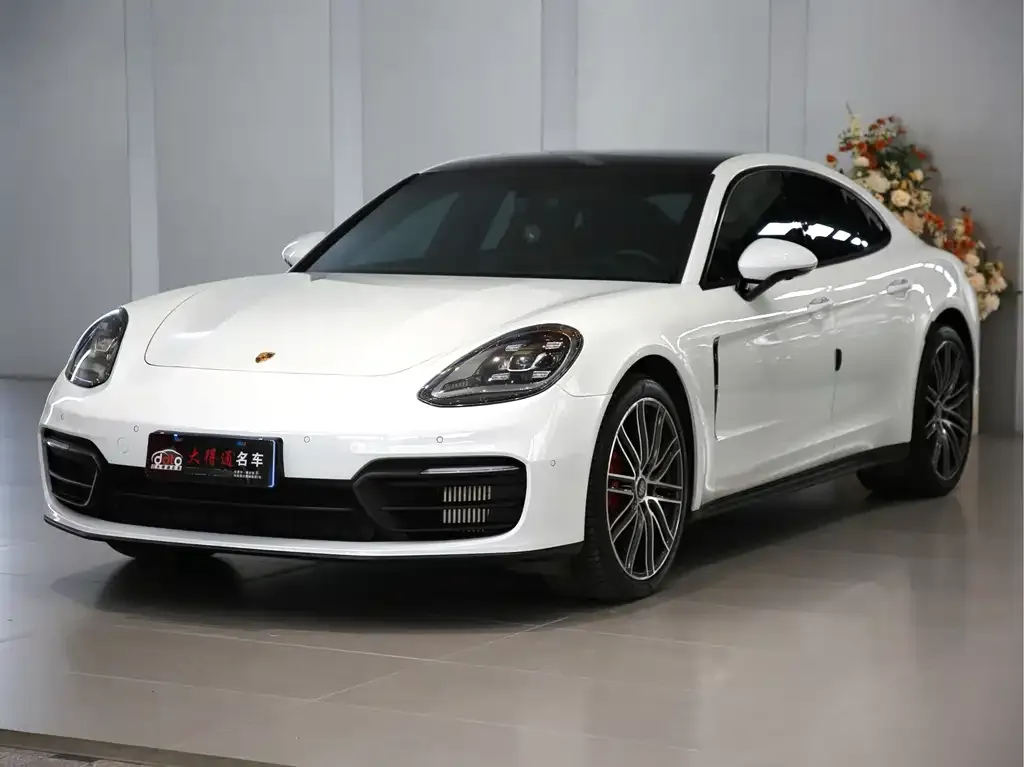 Porsche Panamera — фото 1