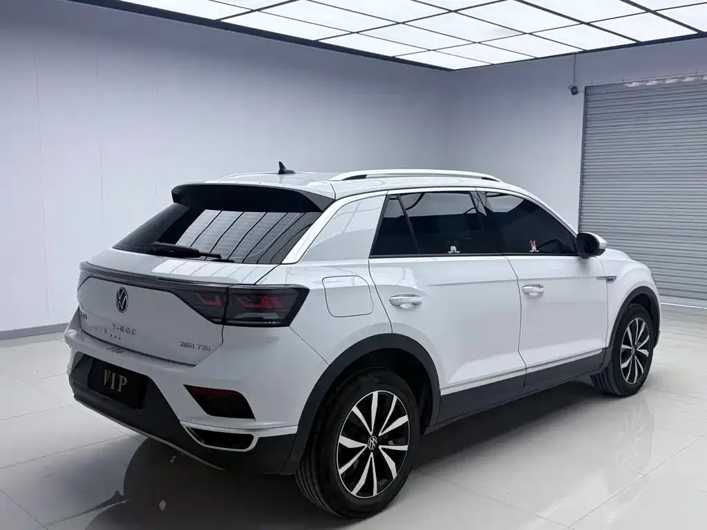 Volkswagen T-Roc — фото 10