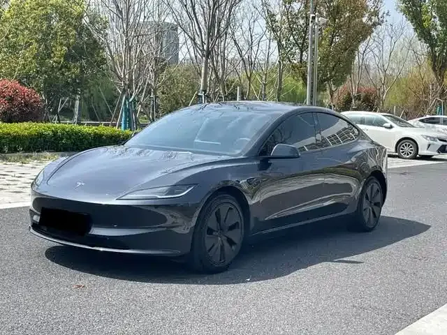 Tesla Model 3 — фото 1