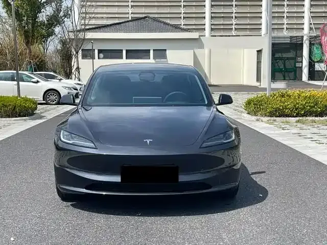 Tesla Model 3 — фото 9