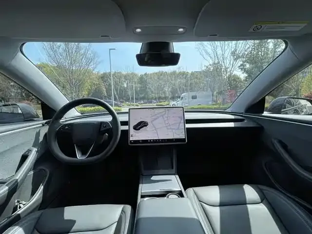 Tesla Model 3 — фото 4