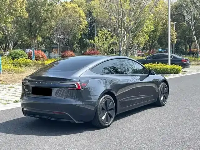Tesla Model 3 — фото 7