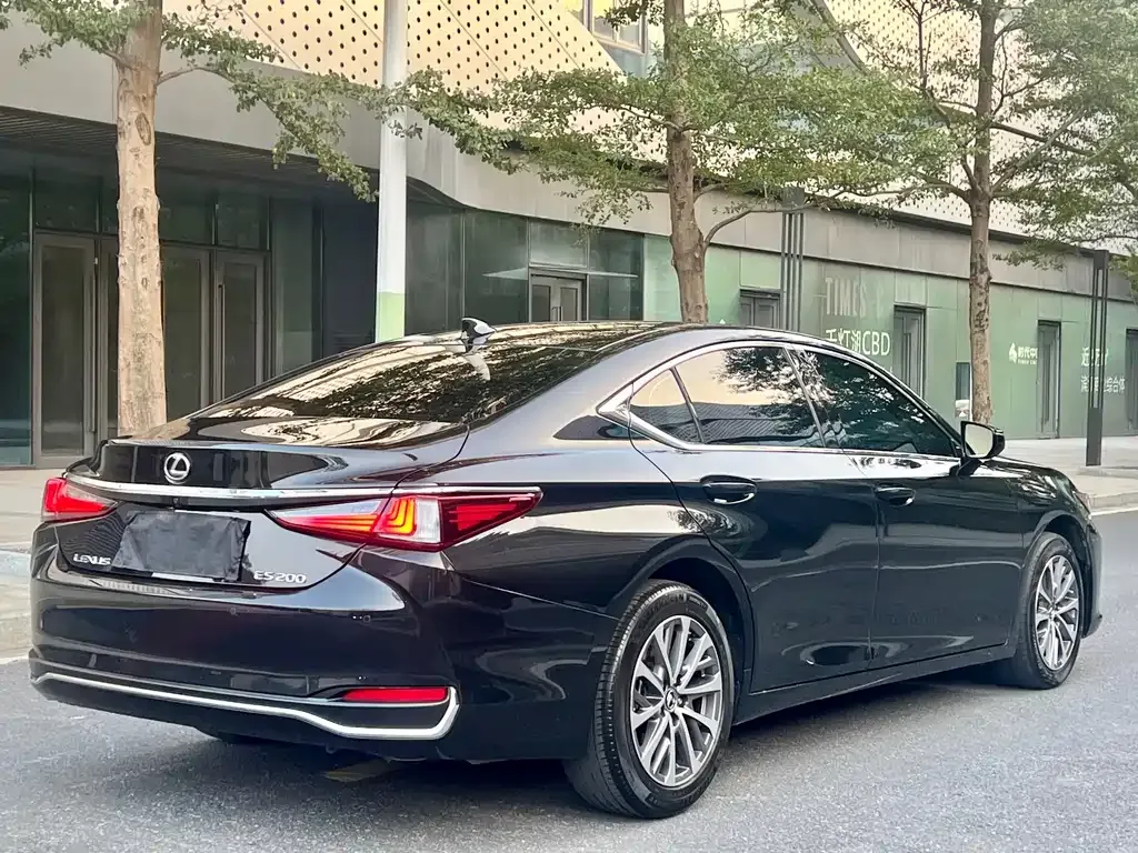 Lexus ES — фото 8