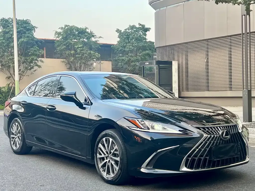 Lexus ES — фото 7