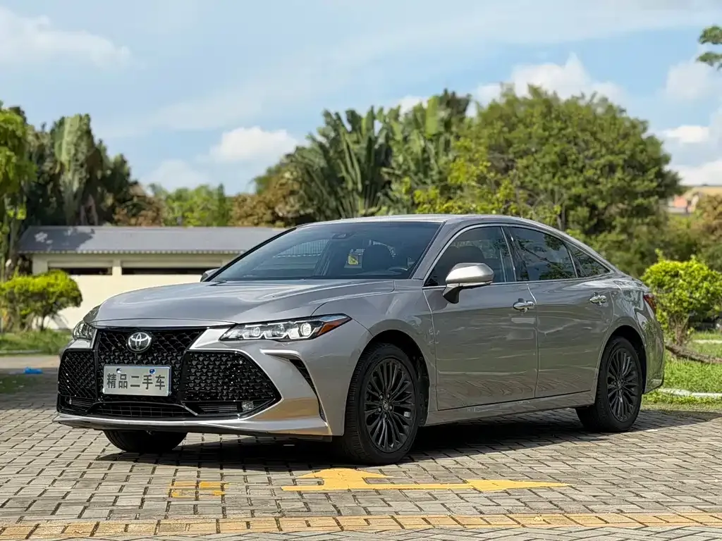 Toyota Avalon — фото 1