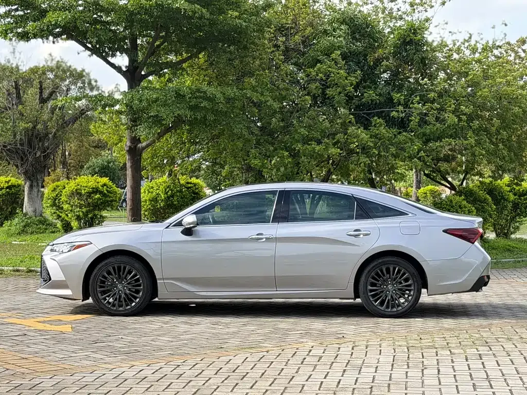 Toyota Avalon — фото 10