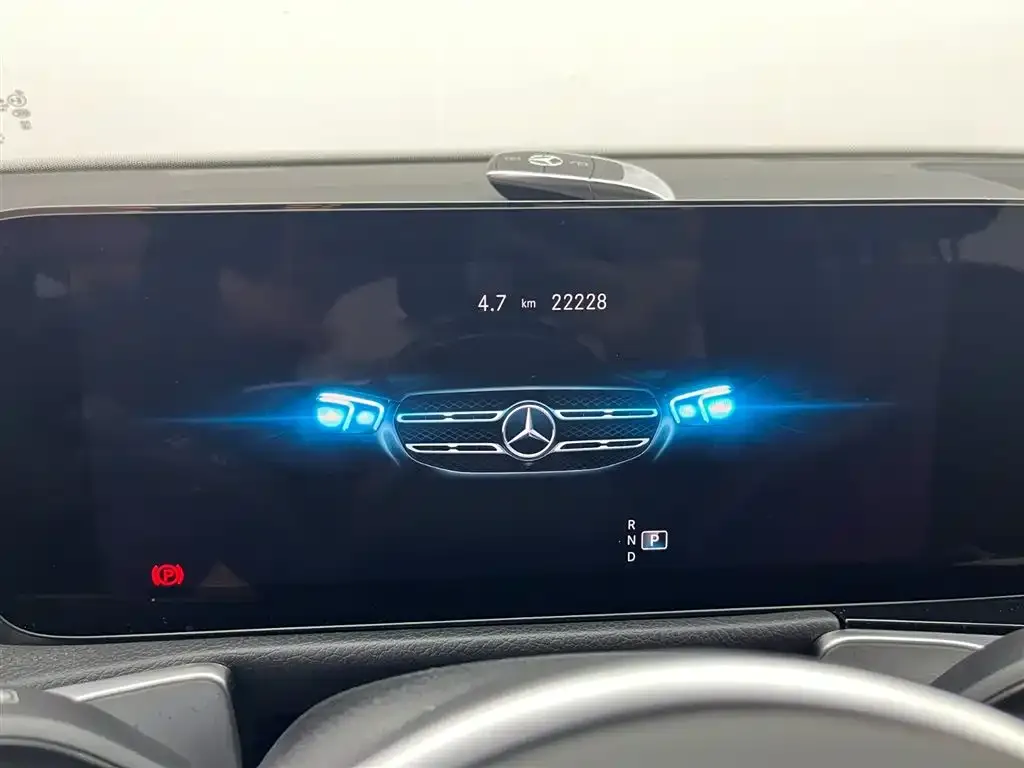 Mercedes-Benz GLB — фото 2
