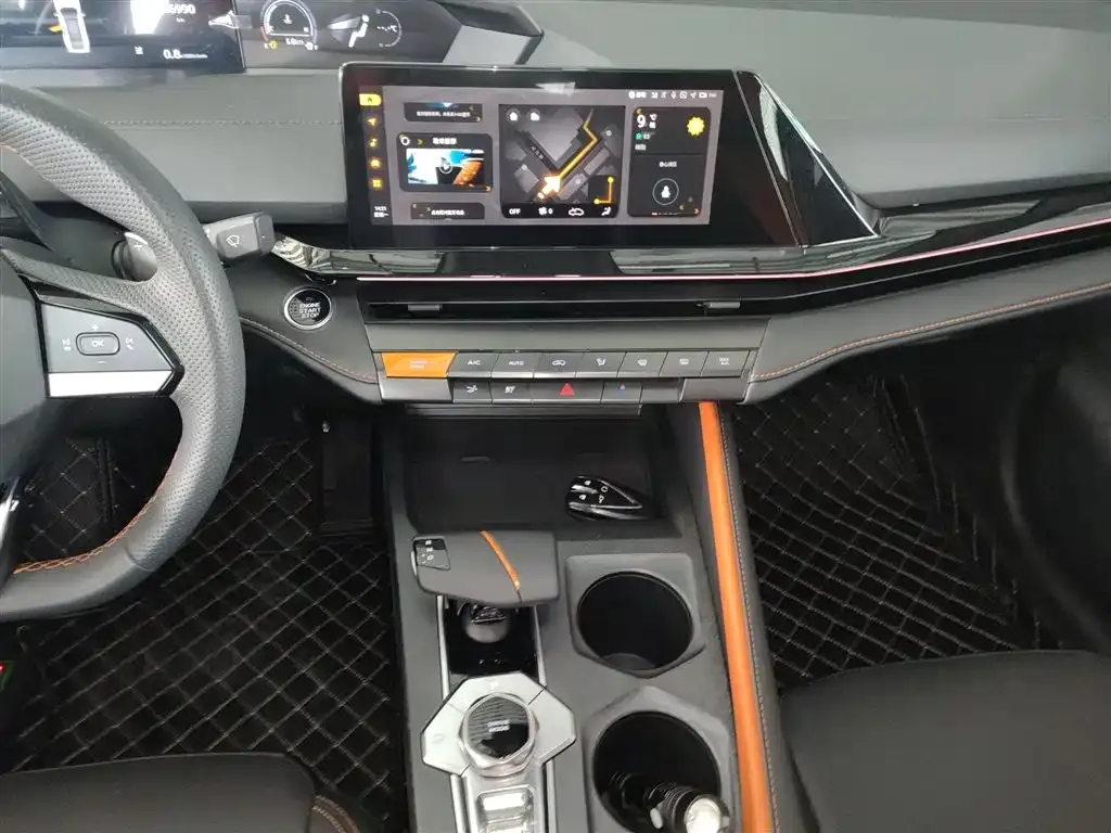 Changan UNI-V 2023 из CN, фото 4