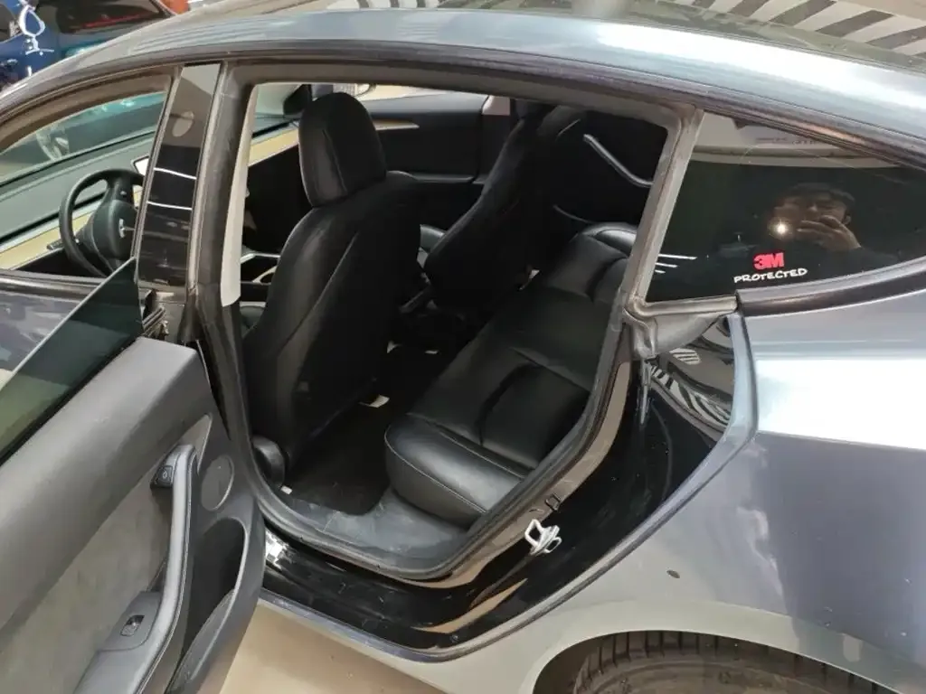 Tesla Model 3 — фото 3