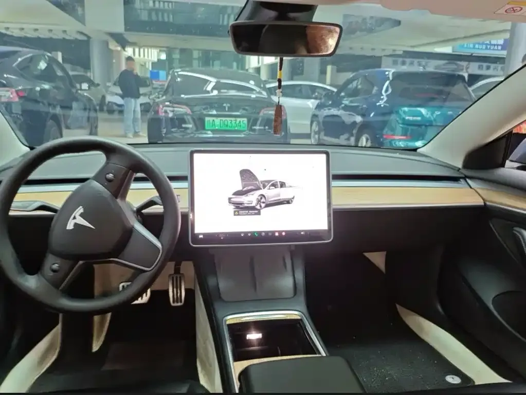 Tesla Model 3 — фото 4