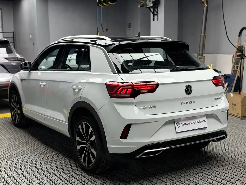 Volkswagen T-Roc — фото 10