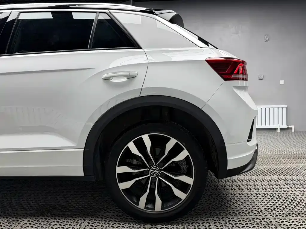 Volkswagen T-Roc — фото 5