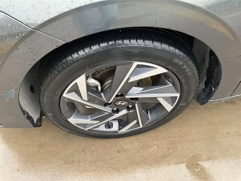 Hyundai Elantra — фото 10