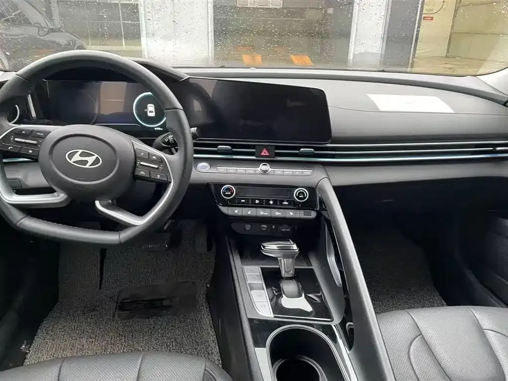 Hyundai Elantra — фото 7