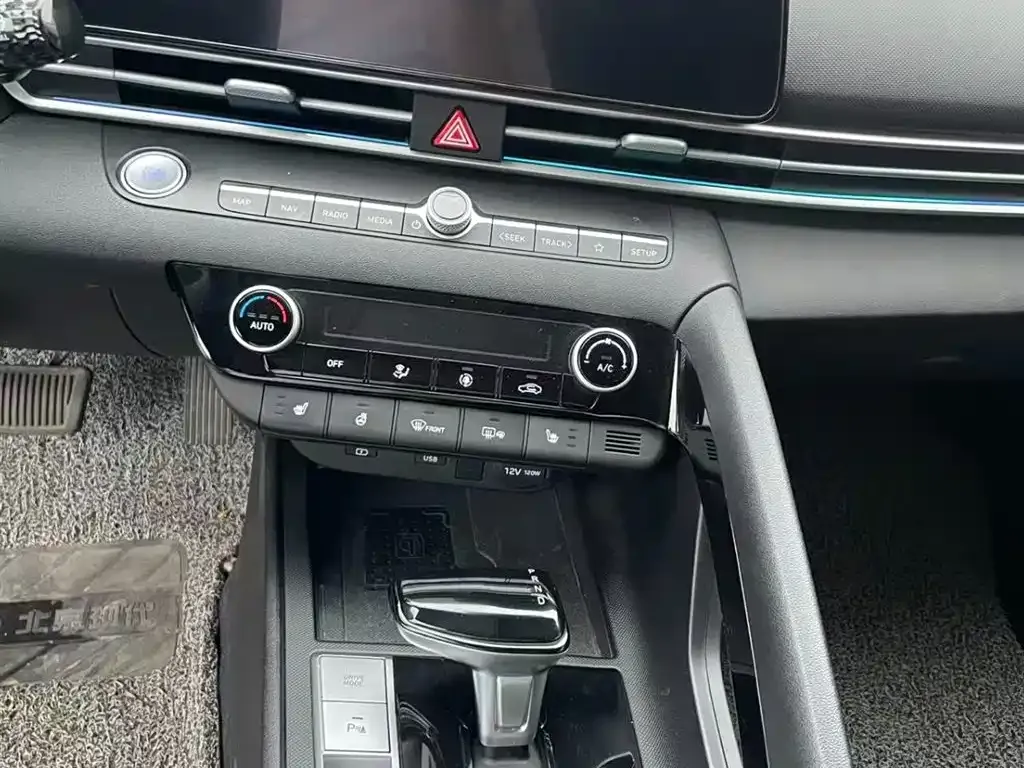 Hyundai Elantra — фото 9