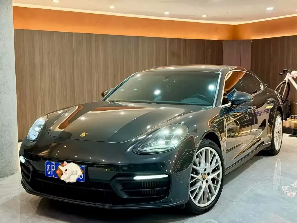 Porsche Panamera — фото 1