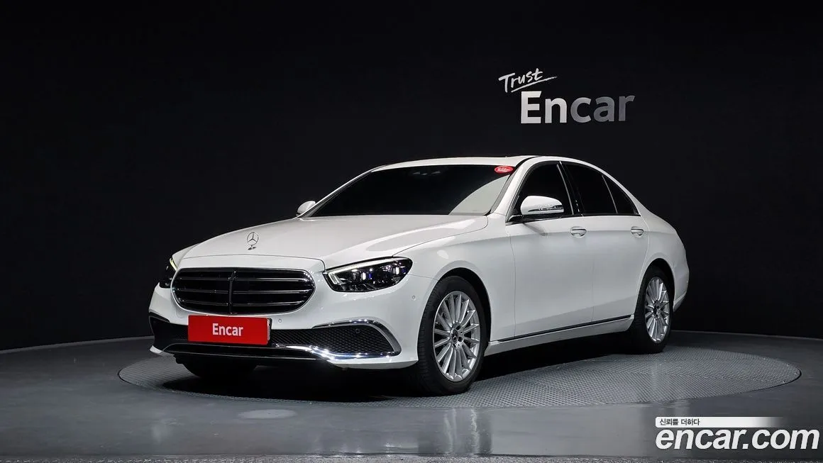 Mercedes-Benz E-Class — фото 1