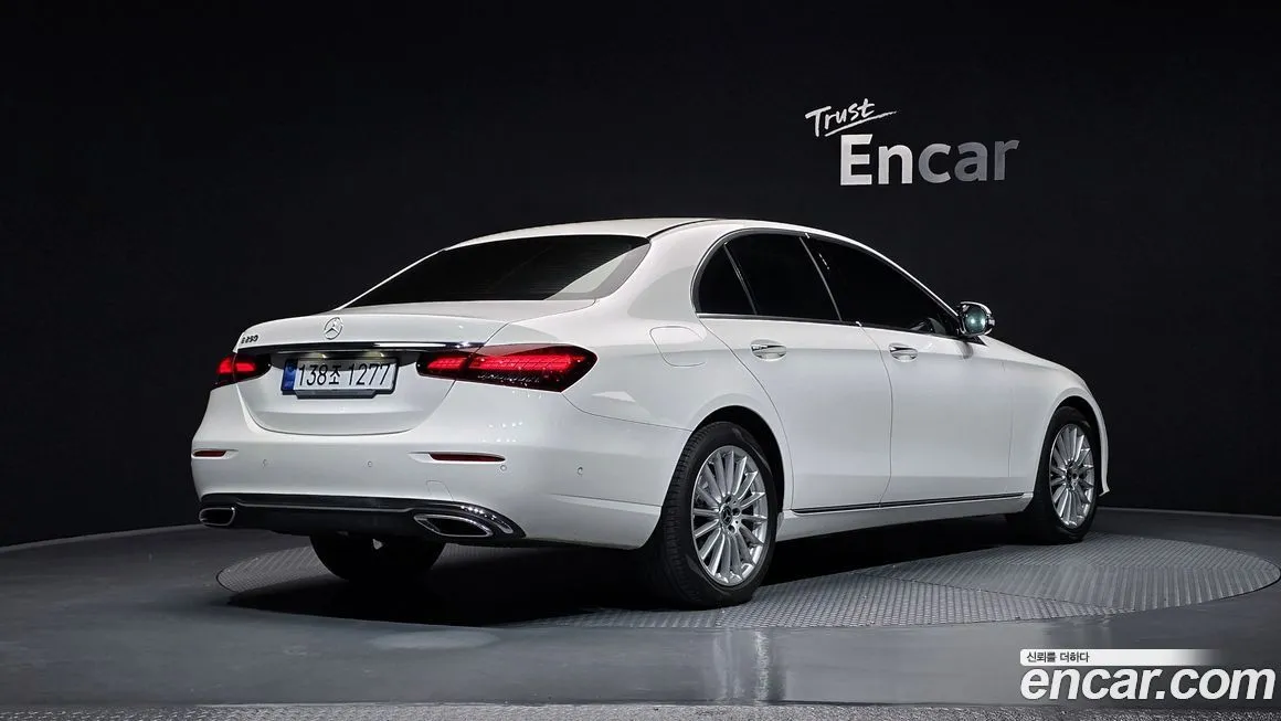 Mercedes-Benz E-Class — фото 4