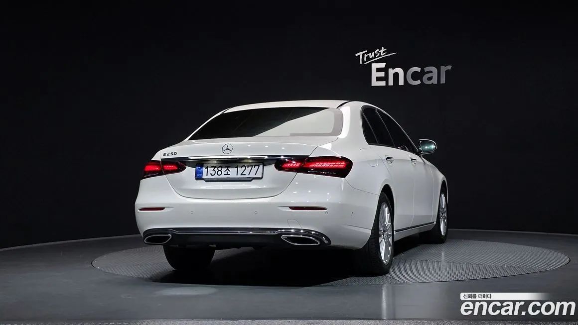 Mercedes-Benz E-Class — фото 5