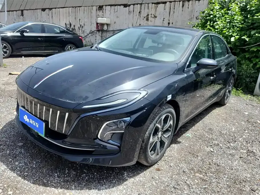 Hongqi E-QM5