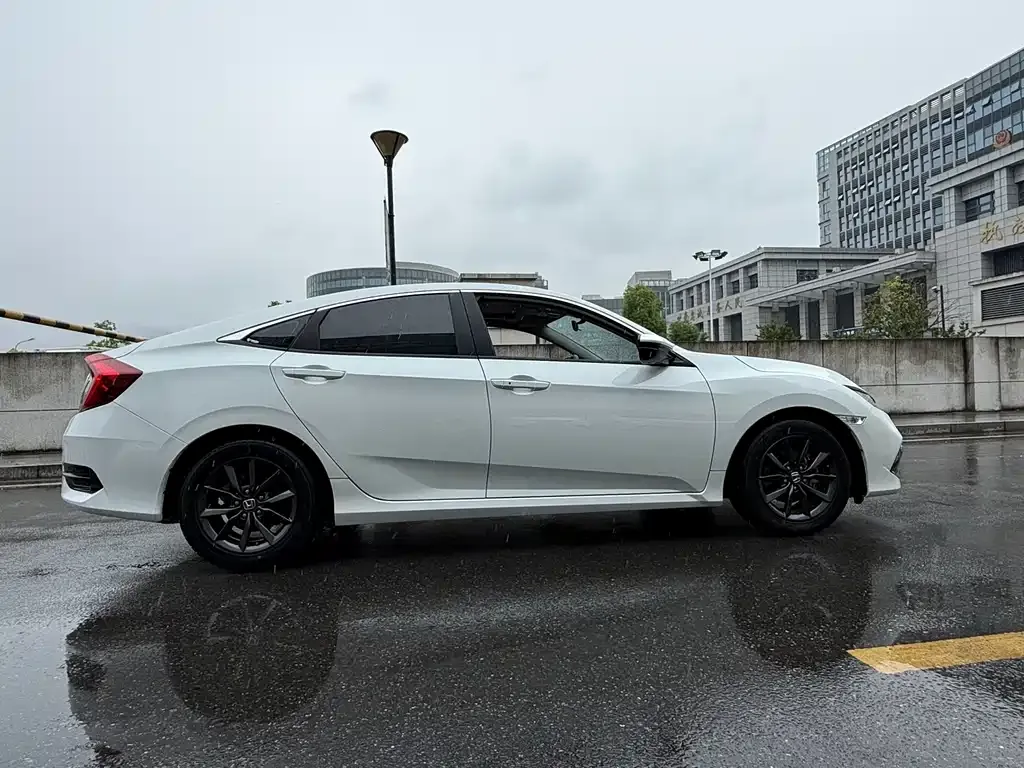 Honda Civic — фото 5
