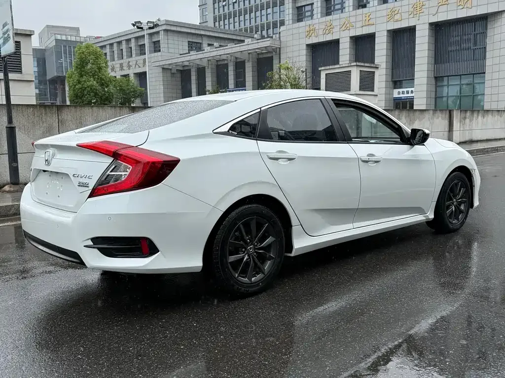 Honda Civic — фото 10