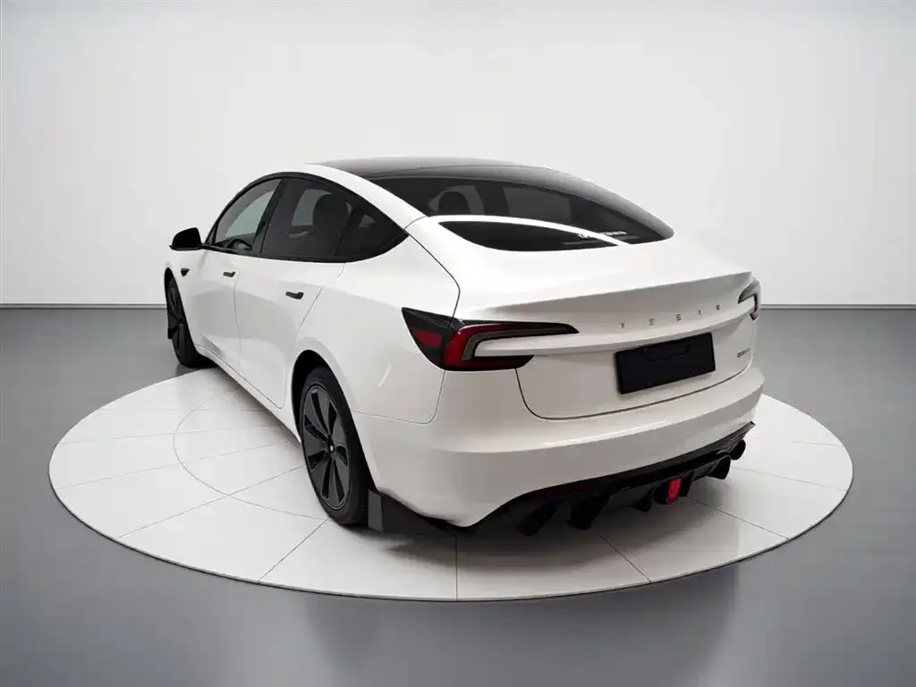 Tesla Model 3 — фото 8