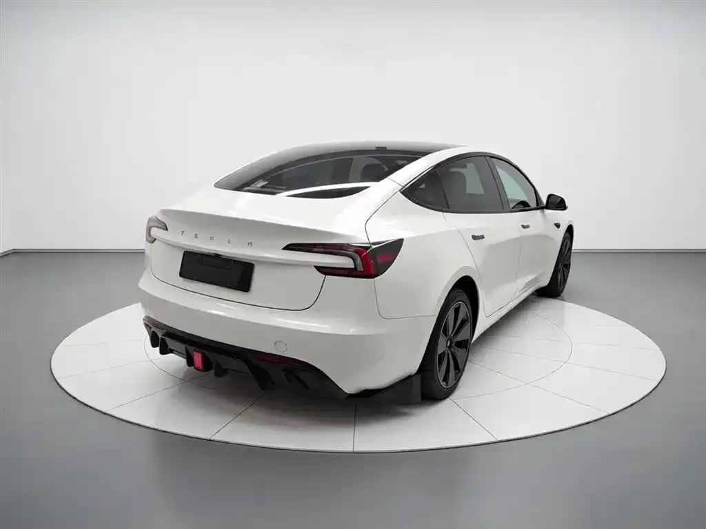 Tesla Model 3 — фото 2
