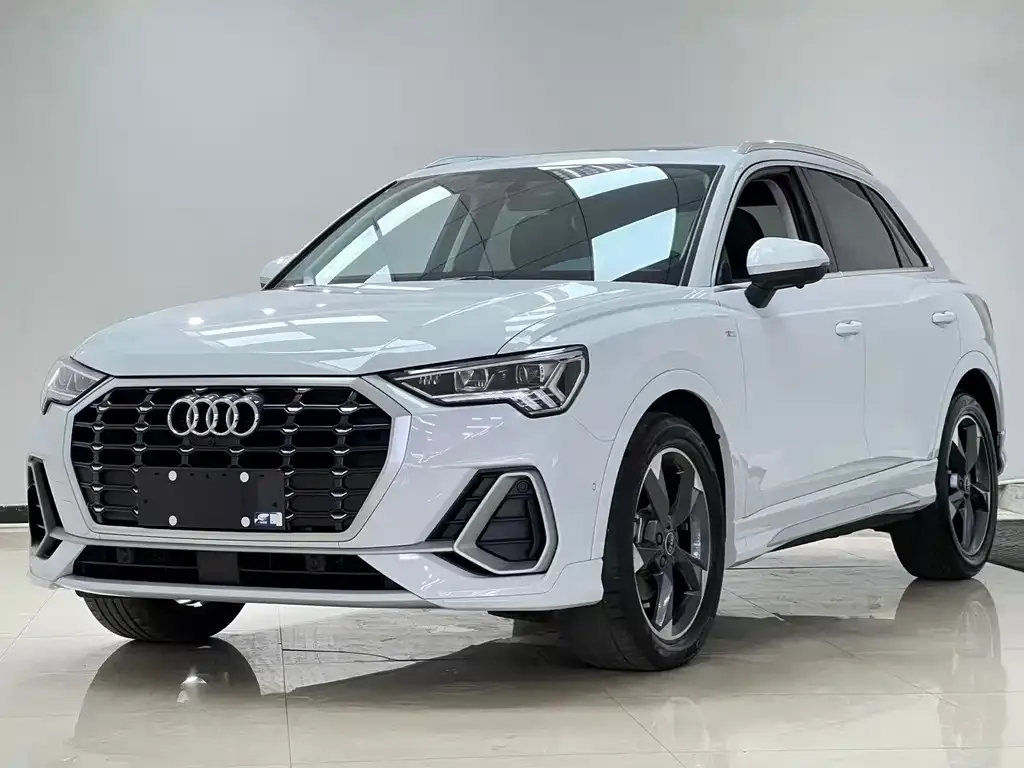 Audi Q3 — фото 1