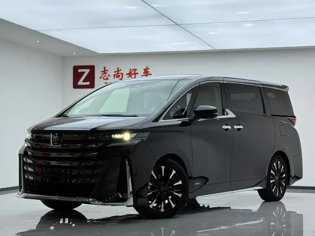 Toyota Vellfire — фото 1