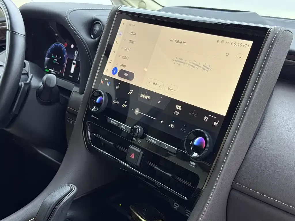Toyota Vellfire — фото 10