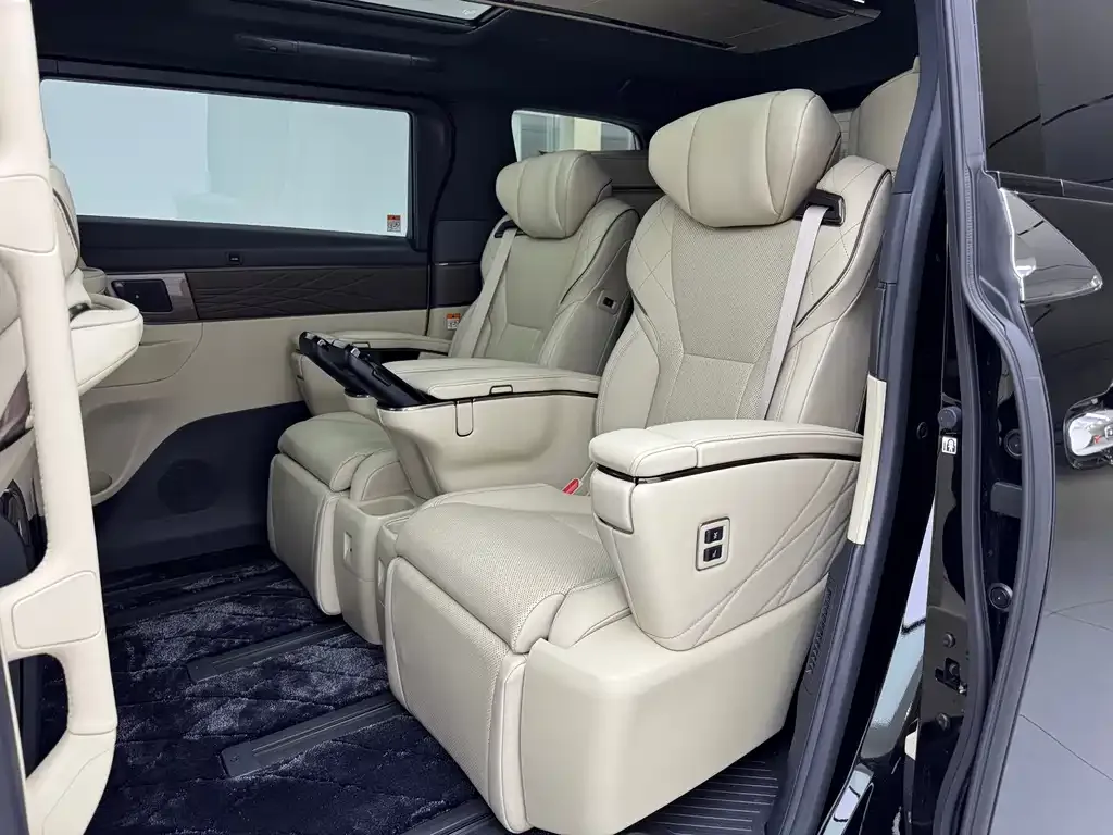 Toyota Vellfire — фото 7