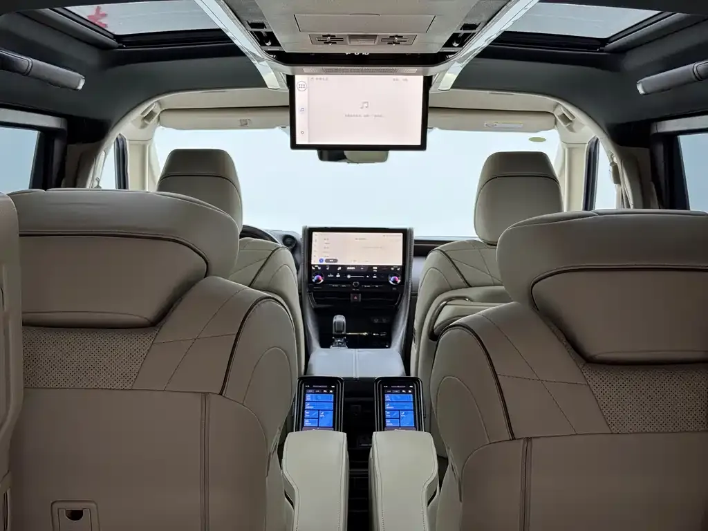Toyota Vellfire — фото 2