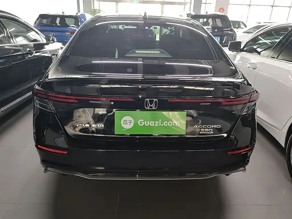 Honda Accord — фото 10