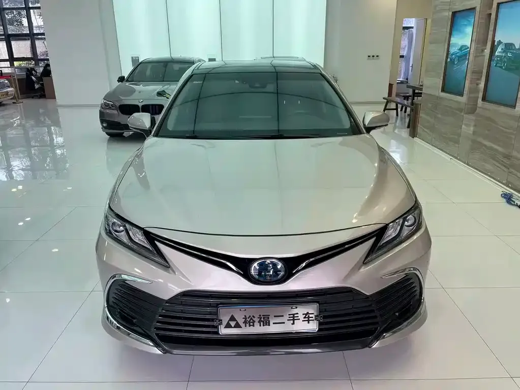 Toyota Camry — фото 8
