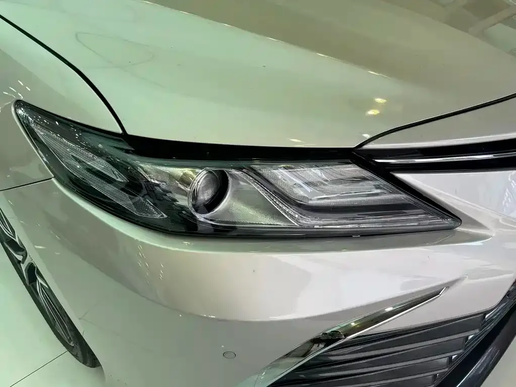 Toyota Camry — фото 6