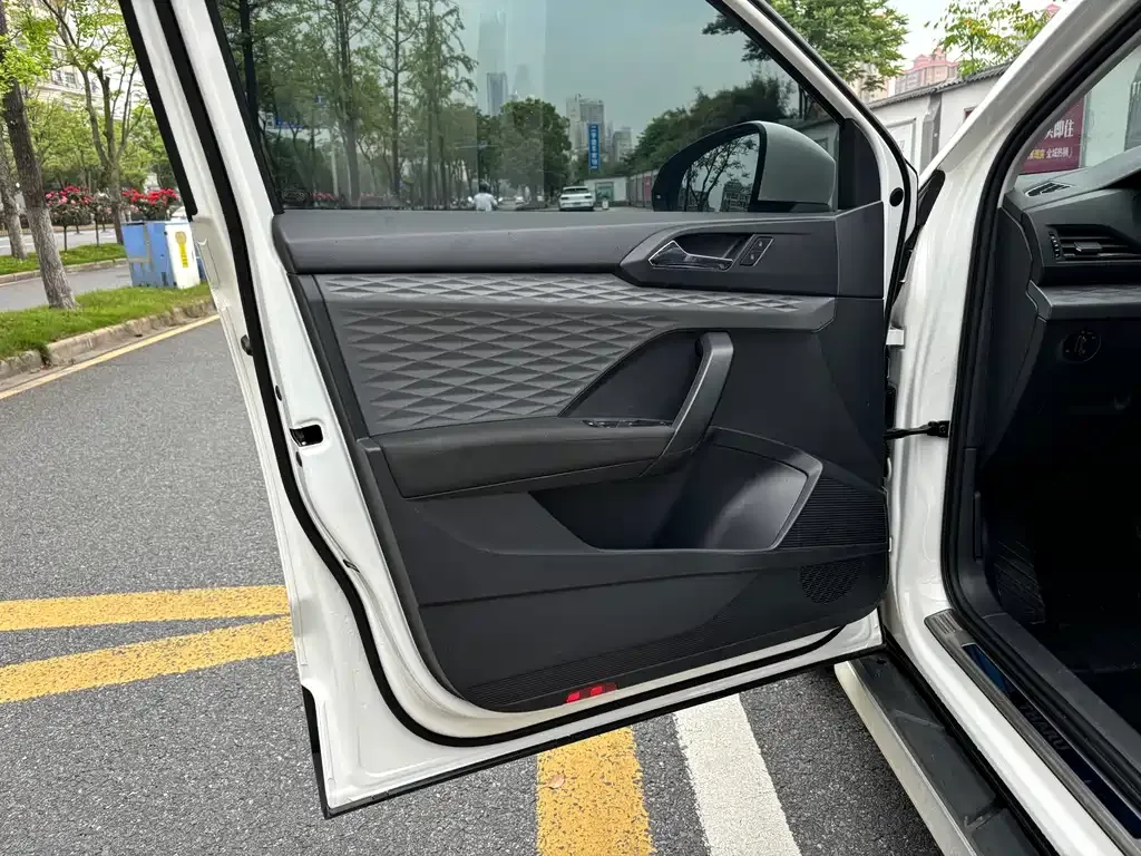 Volkswagen Tharu 2021 из CN, фото 5
