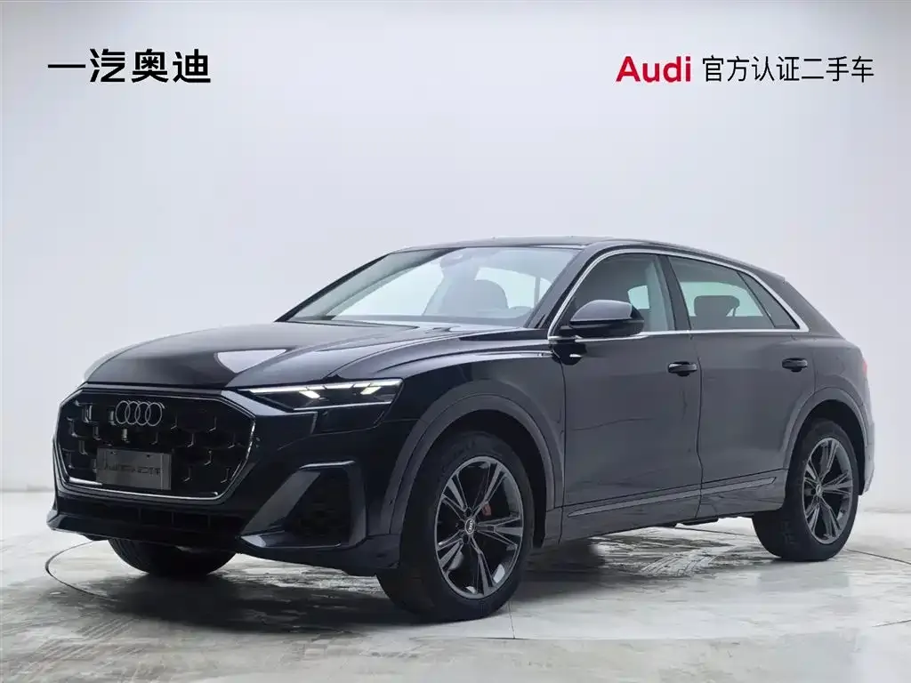 Audi Q8 — фото 1