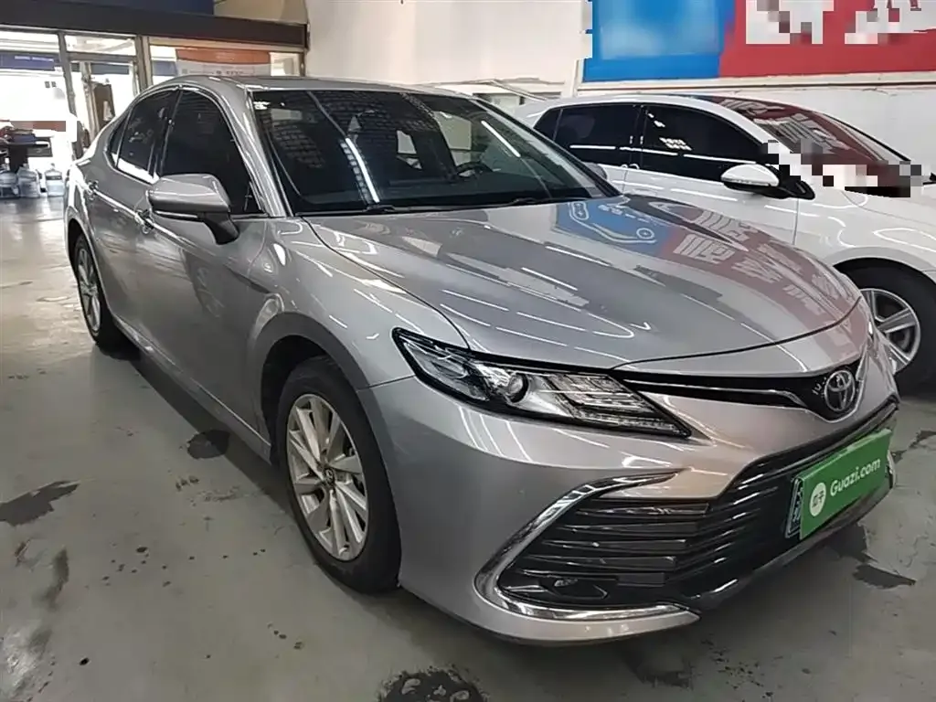 Toyota Camry — фото 5