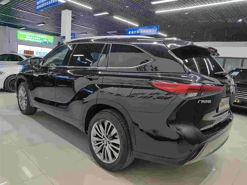 Toyota Highlander — фото 2