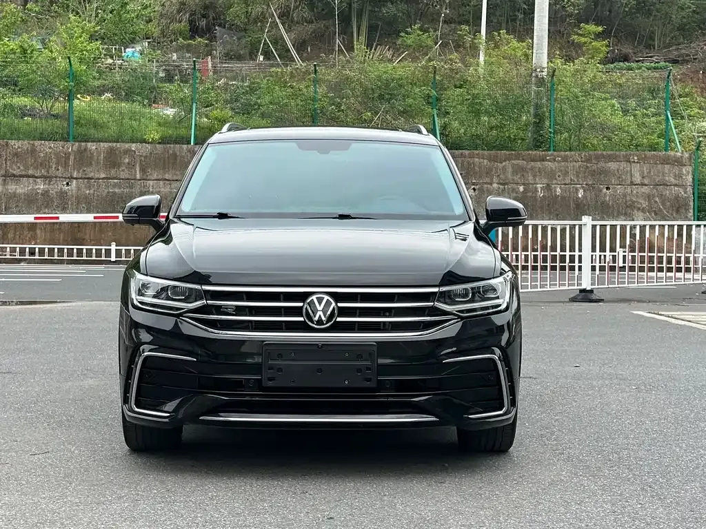 Volkswagen Tiguan L — фото 6