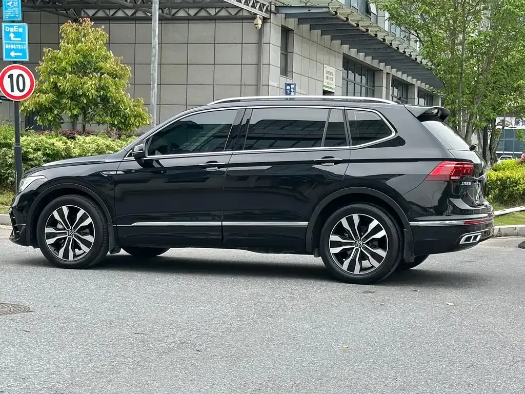 Volkswagen Tiguan L — фото 7