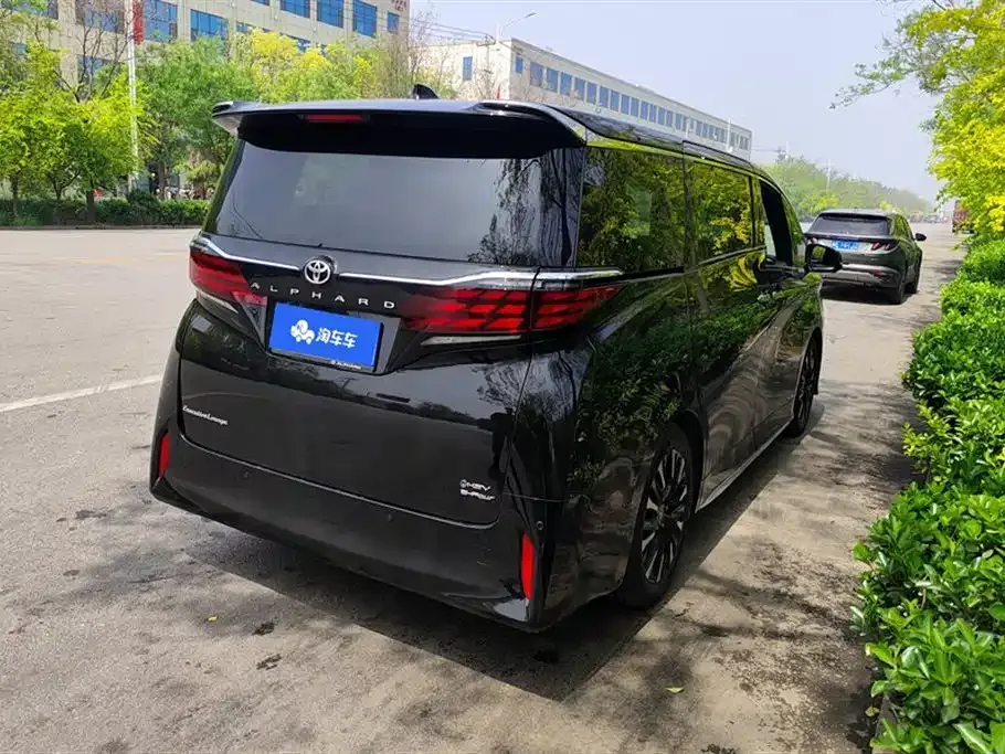Toyota Alphard — фото 9