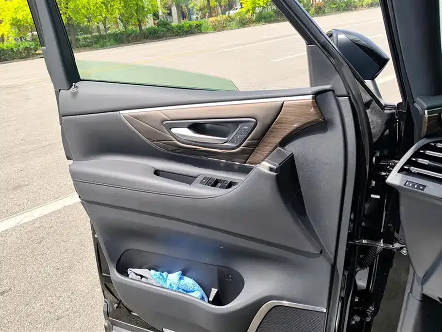 Toyota Alphard — фото 8