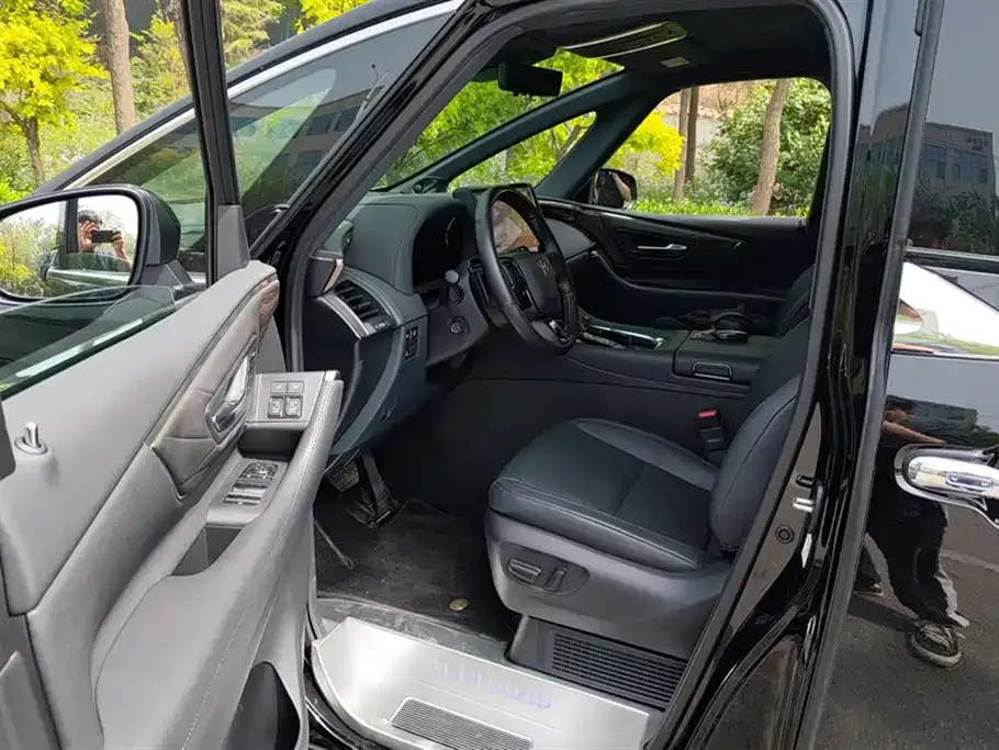 Toyota Alphard — фото 3