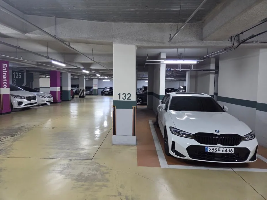 BMW 3-Series 2025 из KR, фото 1