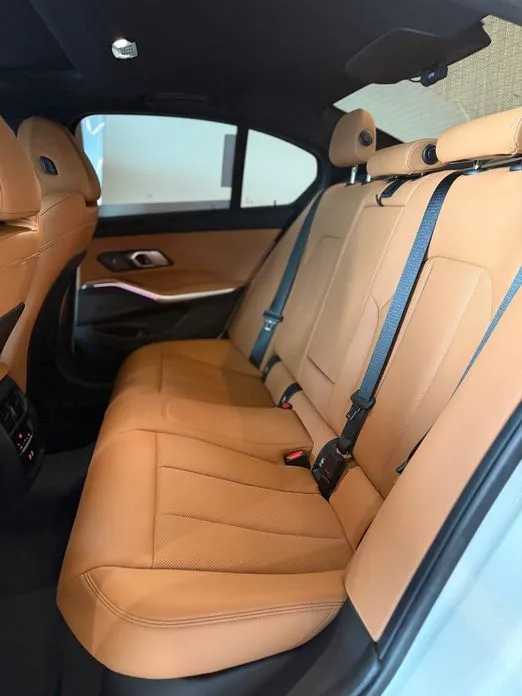 BMW 3-Series 2025 из KR, фото 2