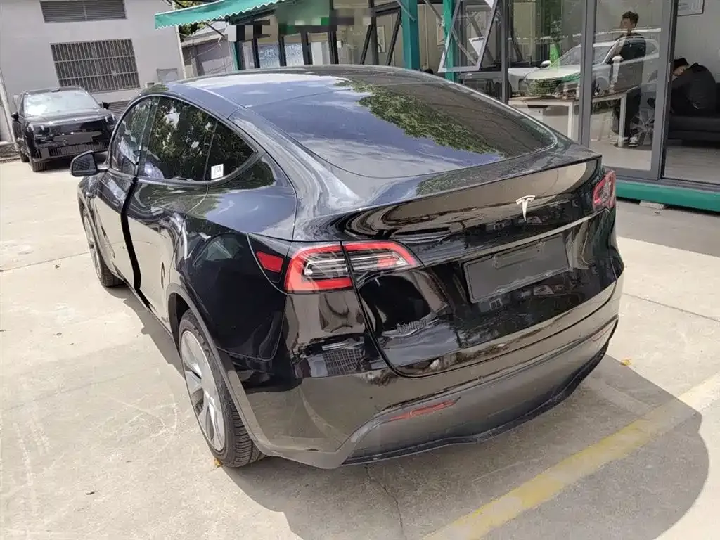 Tesla Model Y — фото 3