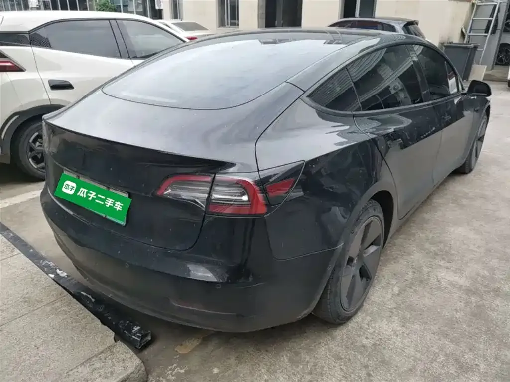 Tesla Model 3 — фото 2